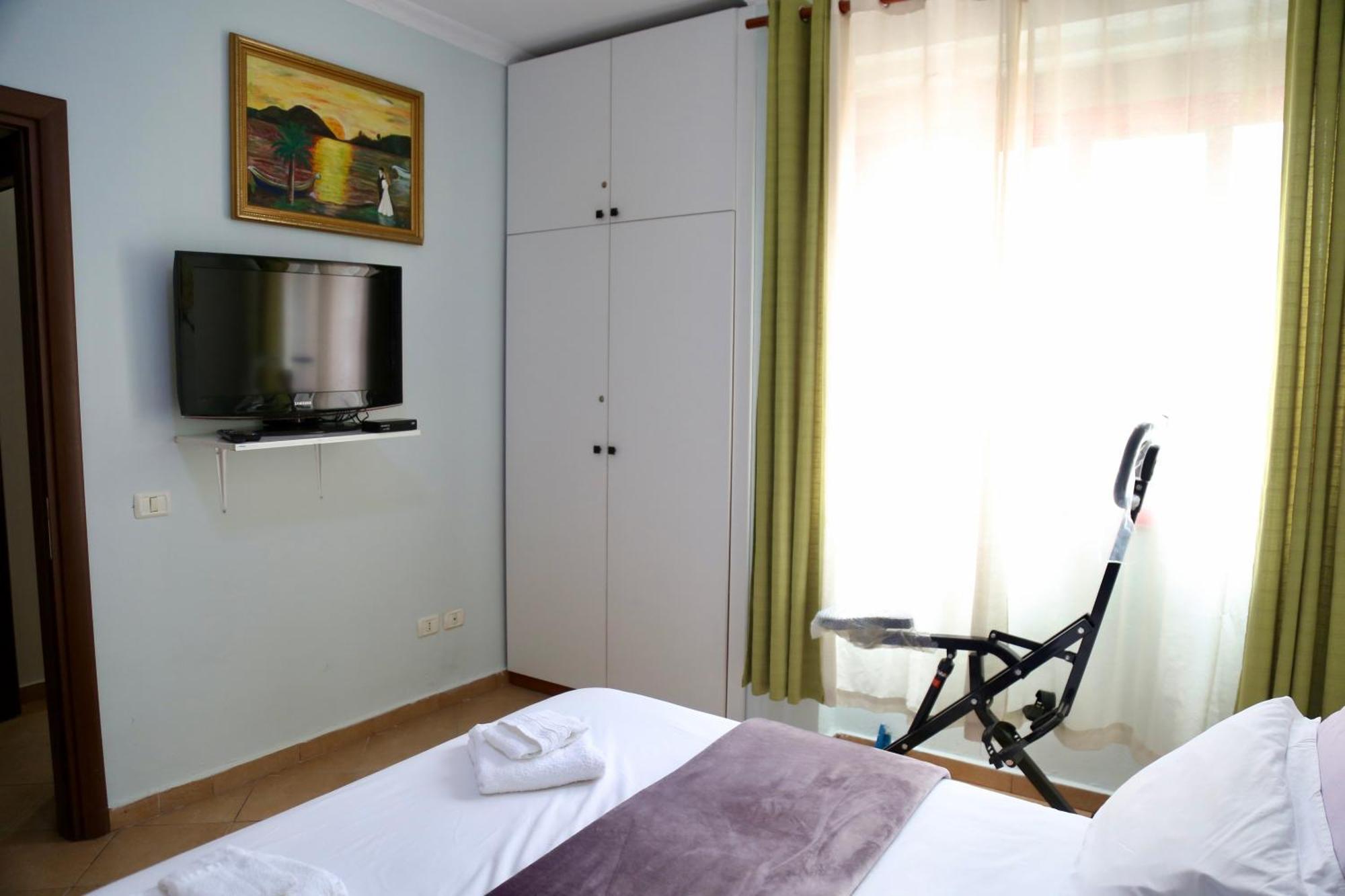 Stay At An Artist'S Place! Tirana Exteriér fotografie